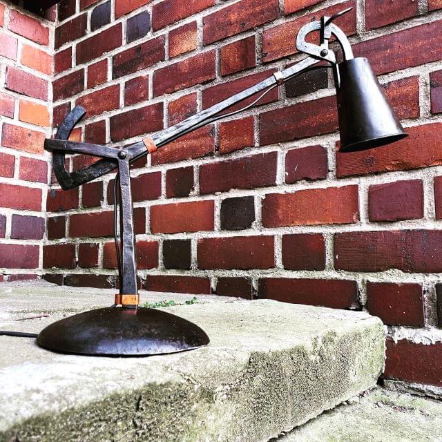 Lampa z metalu